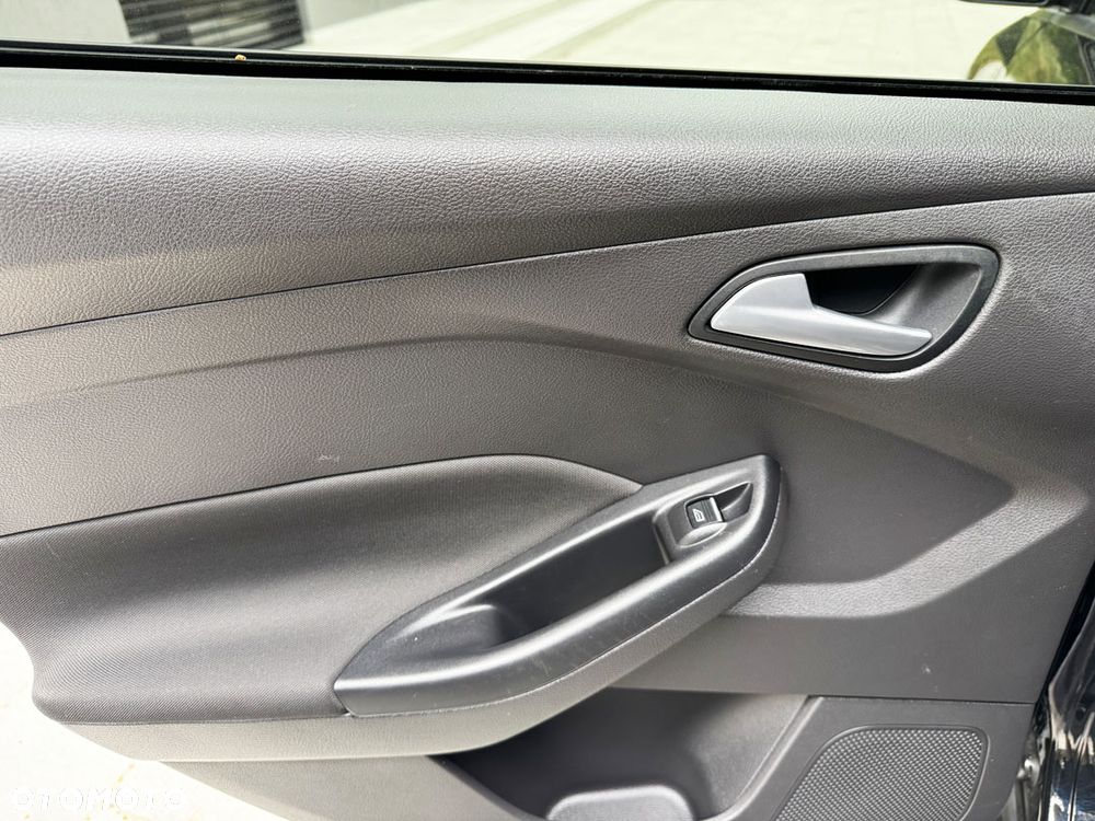 Ford Focus - 32