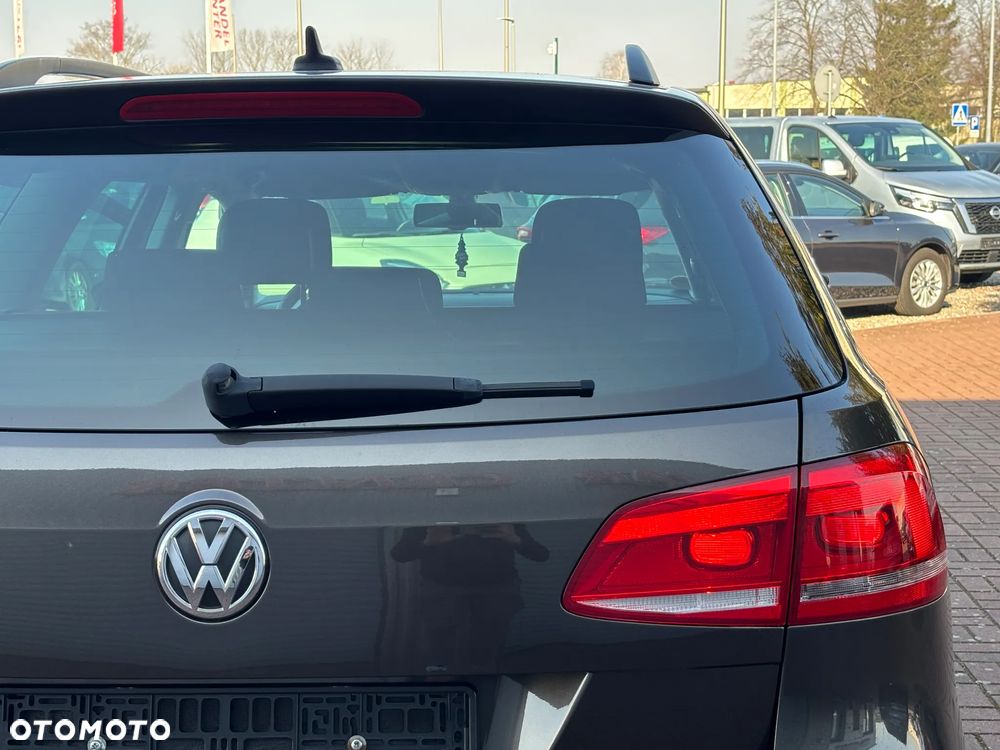 Volkswagen Passat - 12