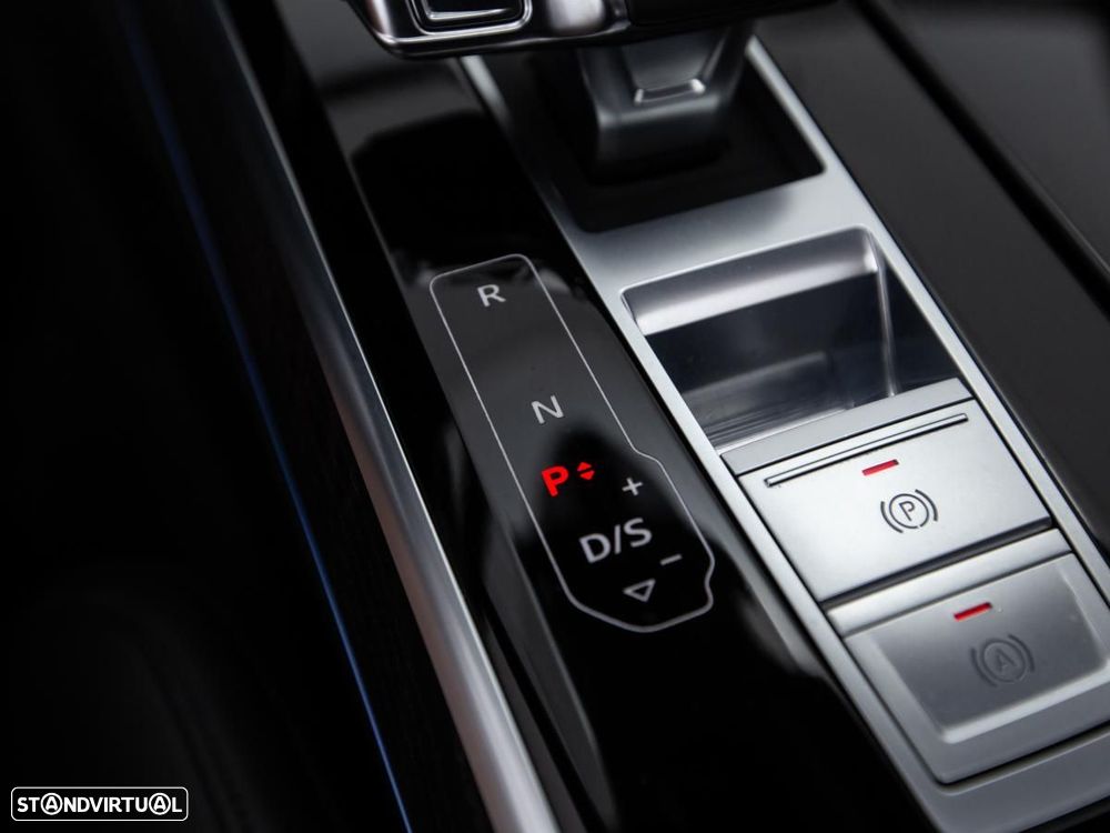 Audi S8 - 34