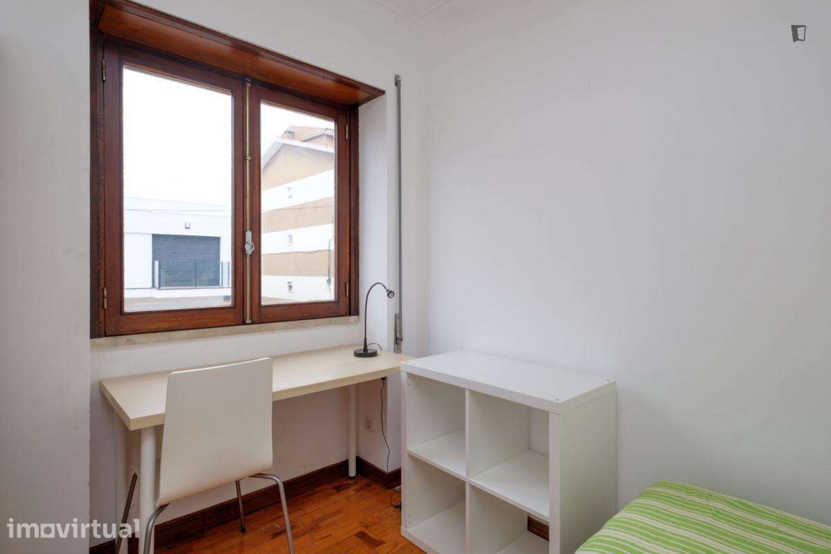 Quarto - localizado em Norton de Matos Coimbra - Grande imagem: 5/26