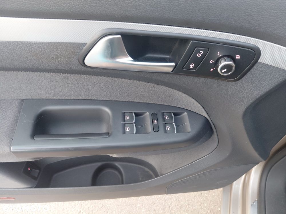 Volkswagen Touran 1.4 TSI MATCH - 11