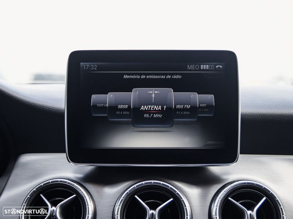 Mercedes-Benz CLA 180 d Shooting Brake AMG Line - 12