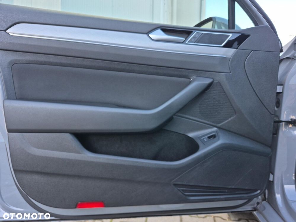 Volkswagen Passat - 11