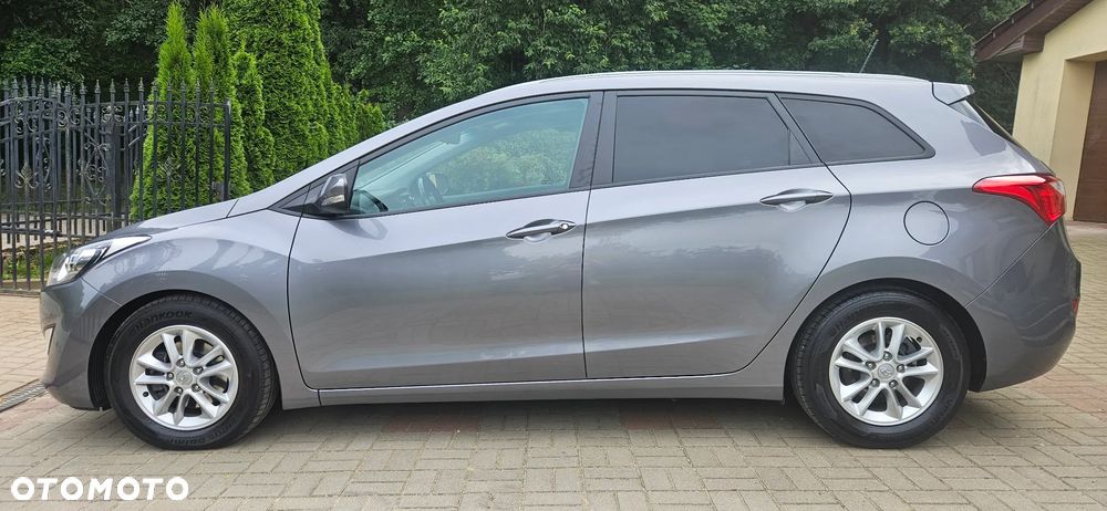 Hyundai i30 blue Kombi 1.6 CRDi Classic Navigation - 3