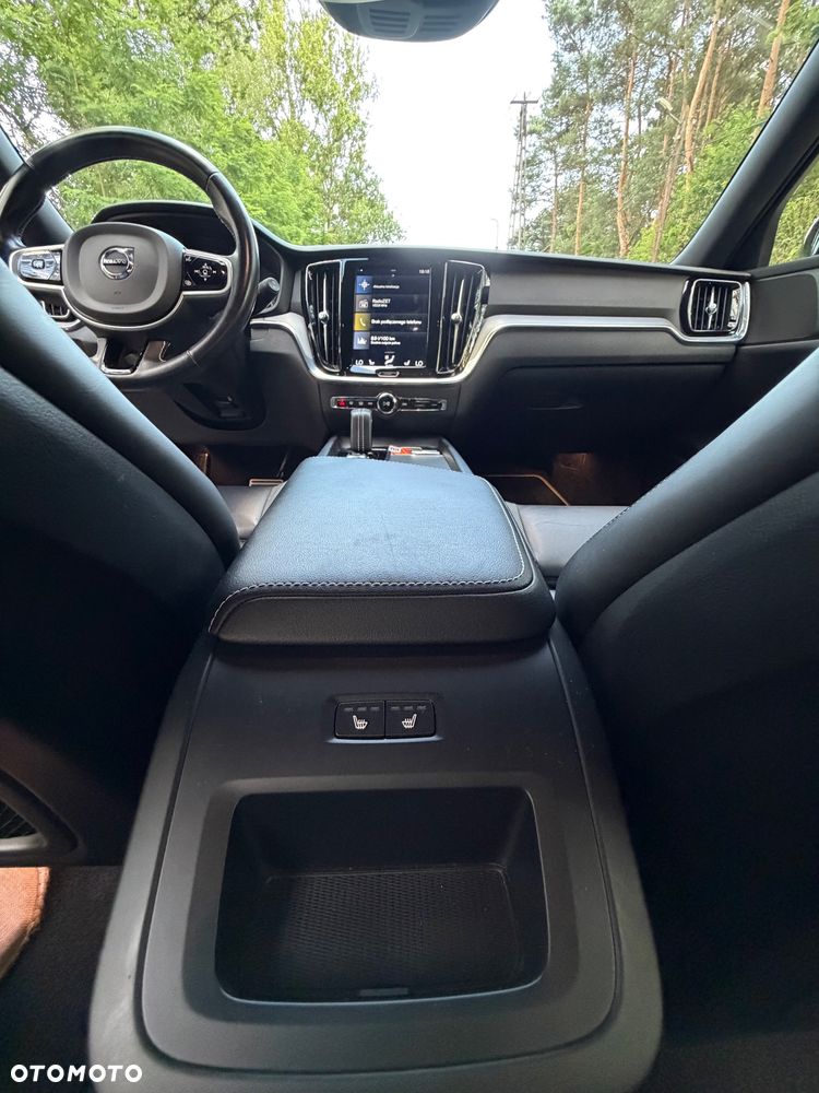 Volvo V60 B3 B R-Design - 22