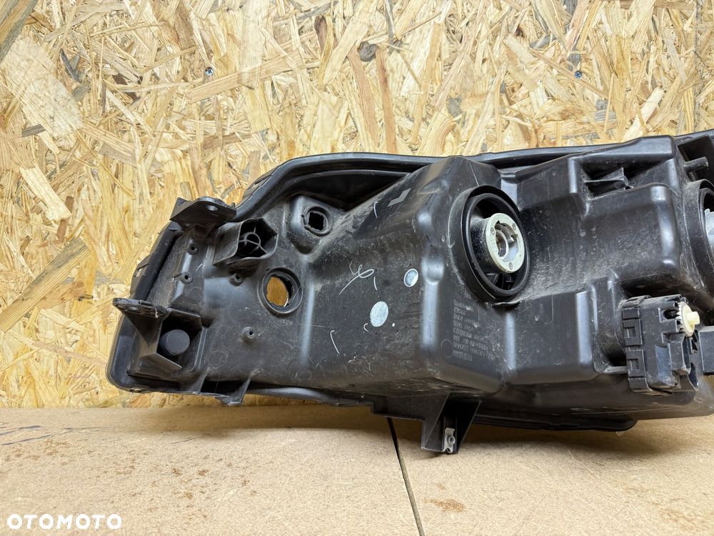 LAMPA PRZÓD PRAWA PRZEDNIA PRAWA SOCZEWKA ZWYKŁA SUZUKI VITARA III KOITO 100-18097 - 6