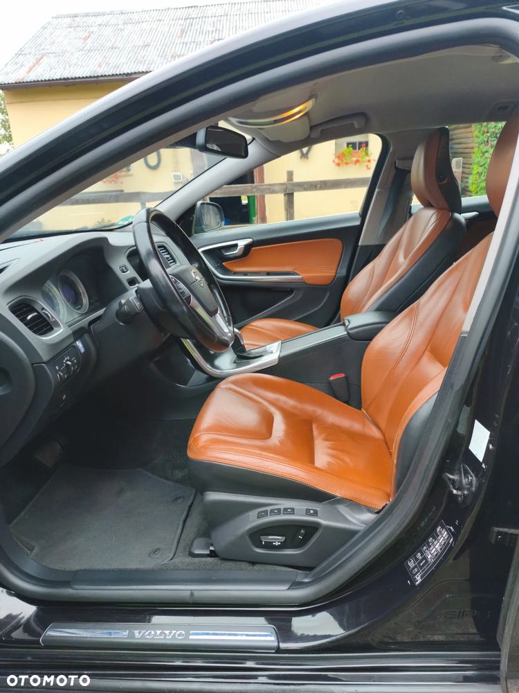 Volvo V60 D5 Geartronic Summum - 3