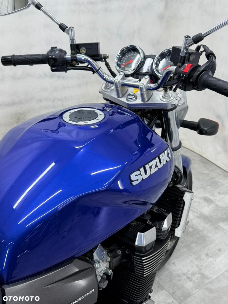 Suzuki GSX - 22