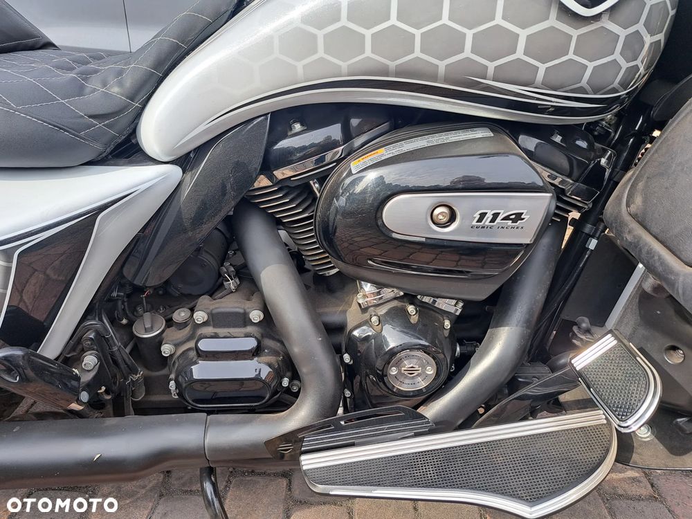 Harley-Davidson Touring Road Glide - 14