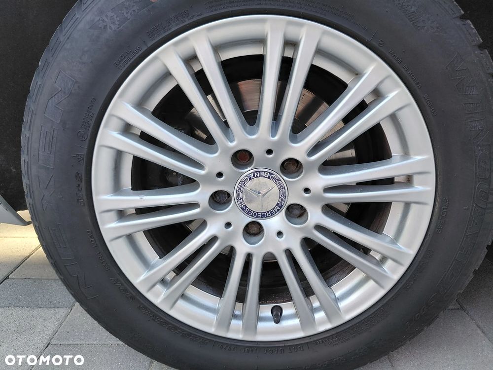 Mercedes-Benz Klasa E 300 CDI DPF BlueEFFICIENCY 7G-TRONIC Elegance - 27