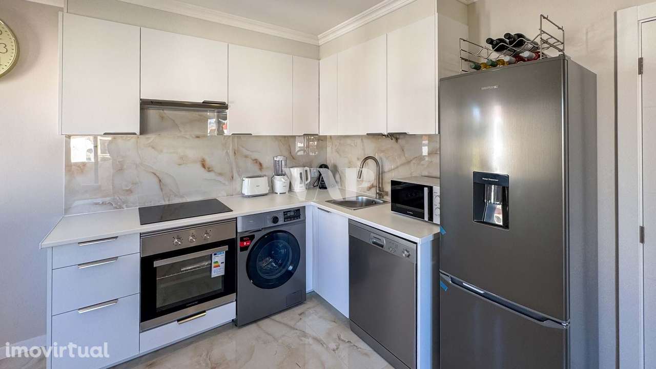 Apartamento T2 Renovado com Varanda em Montechoro, a Minutos da Praia - Grande imagem: 2/26