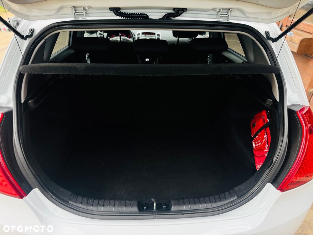 Kia Ceed 1.4 CVVT Dream-Team Edition - 30