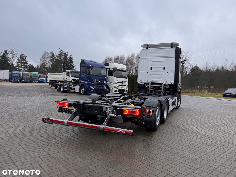 Mercedes-Benz Actros - 13