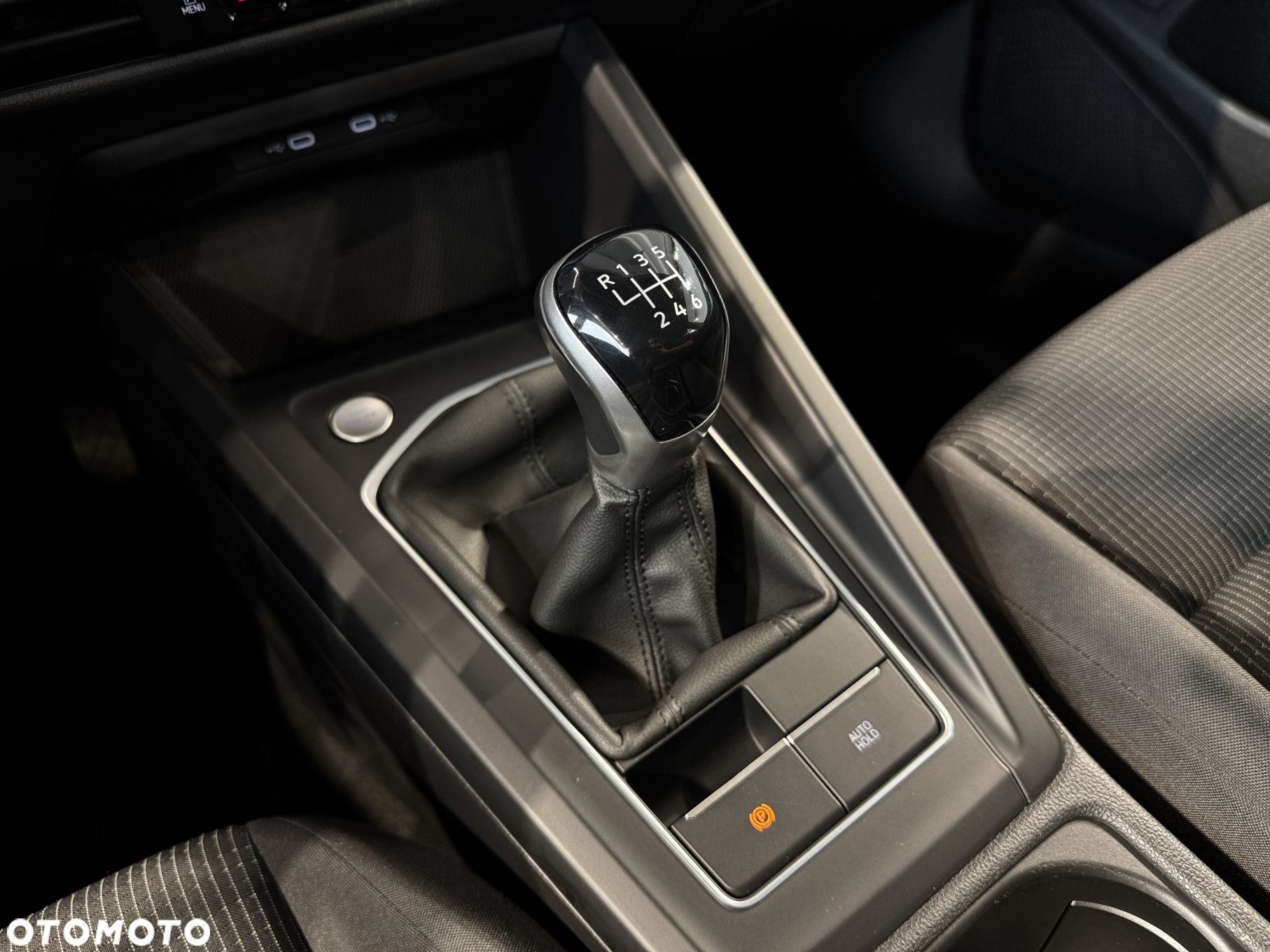 Volkswagen Golf - 25