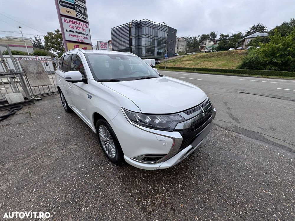 Mitsubishi Outlander PHEV 2.4 L 4X4 Instyle - 1