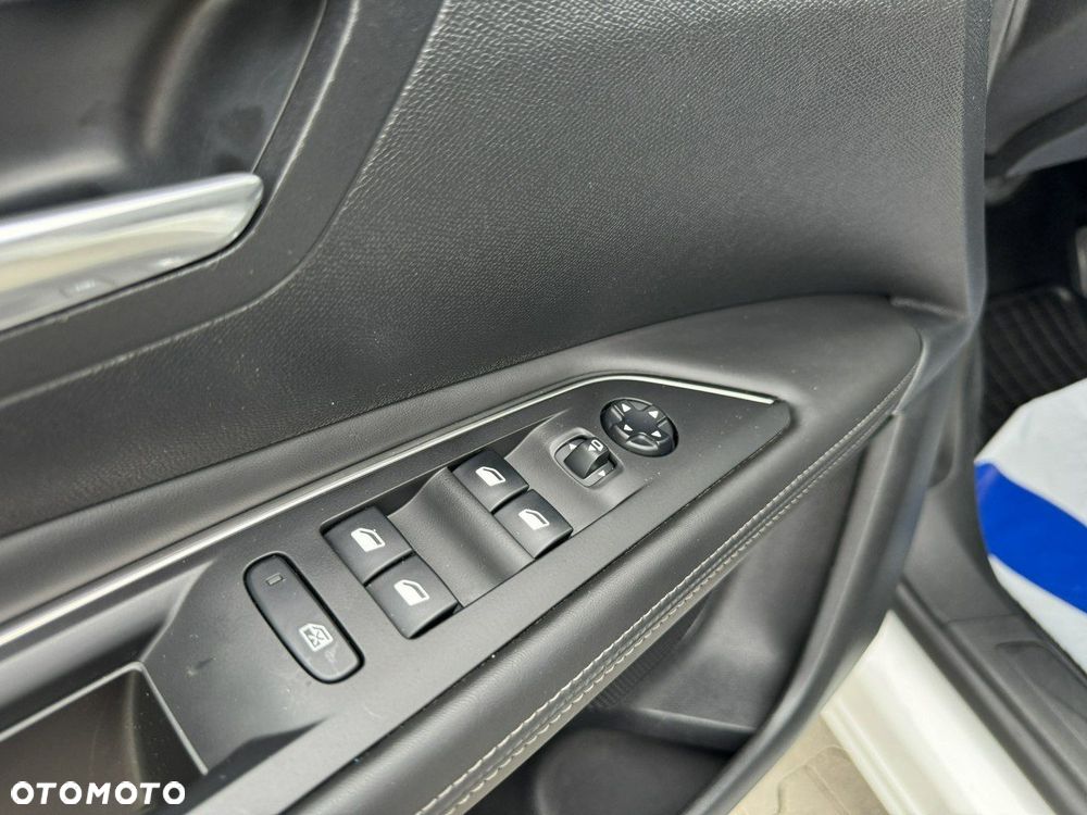 Peugeot 3008 PureTech 130 Stop & Start GPF EAT8 Allure Pack - 17