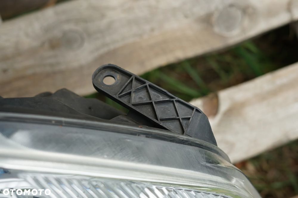 Lampa przód przednia prawa Nissan Qashqai I J10 Anglik - 3