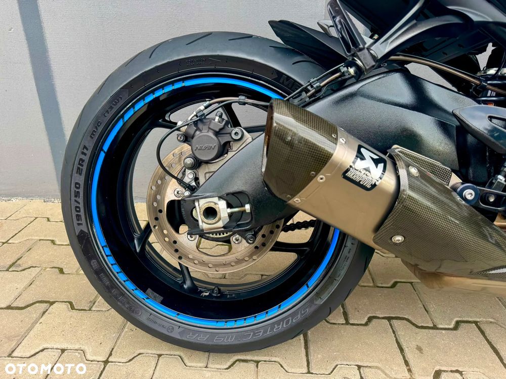 Suzuki GSX - 12