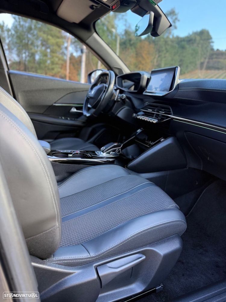 Peugeot 2008 PureTech 130 EAT8 GT Pack - 28