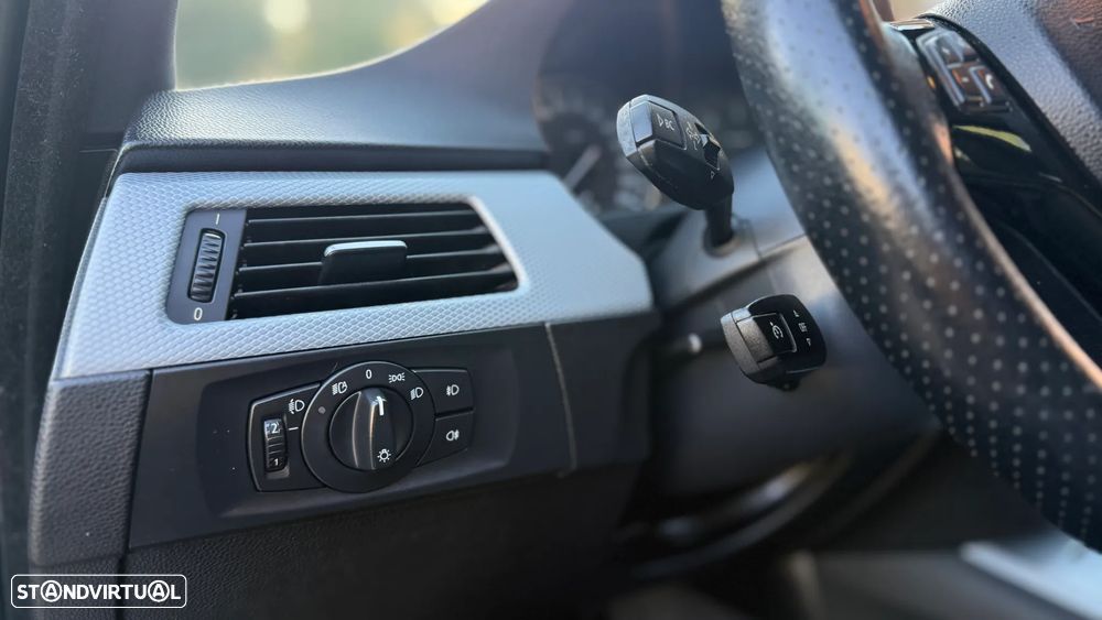 BMW 320 d Touring - 17