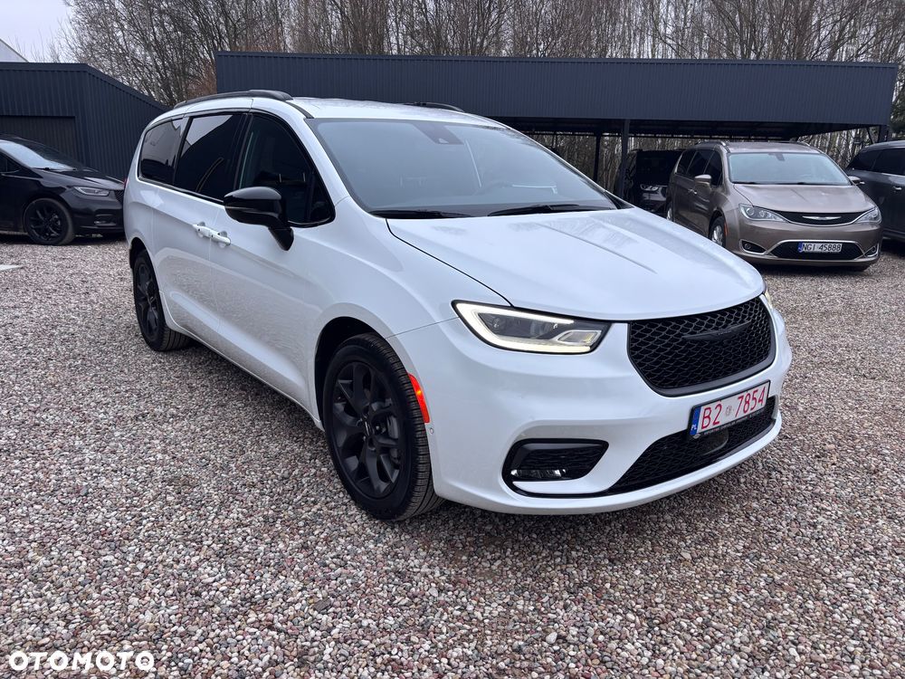 Chrysler Pacifica - 1