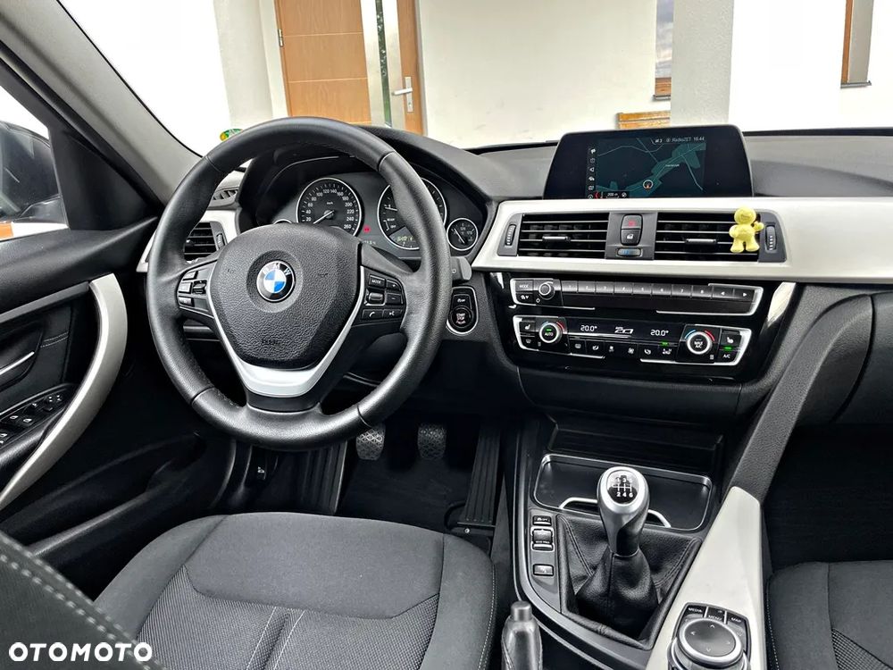 BMW Seria 3 318i Touring Advantage - 25