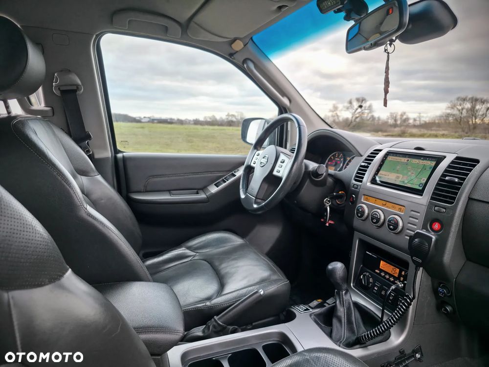 Nissan Pathfinder - 28