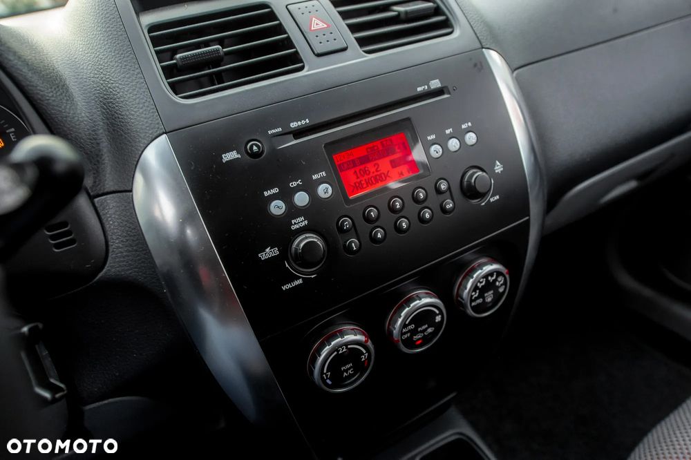 Suzuki SX4 1.6 GS / Premium - 27