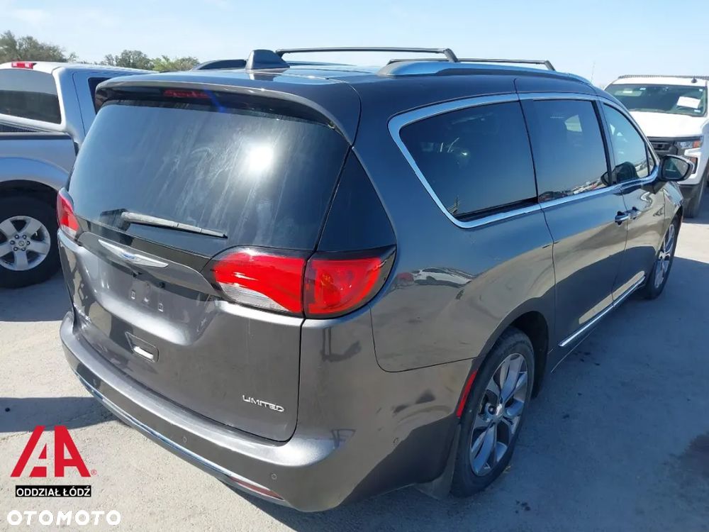 Chrysler Pacifica - 4