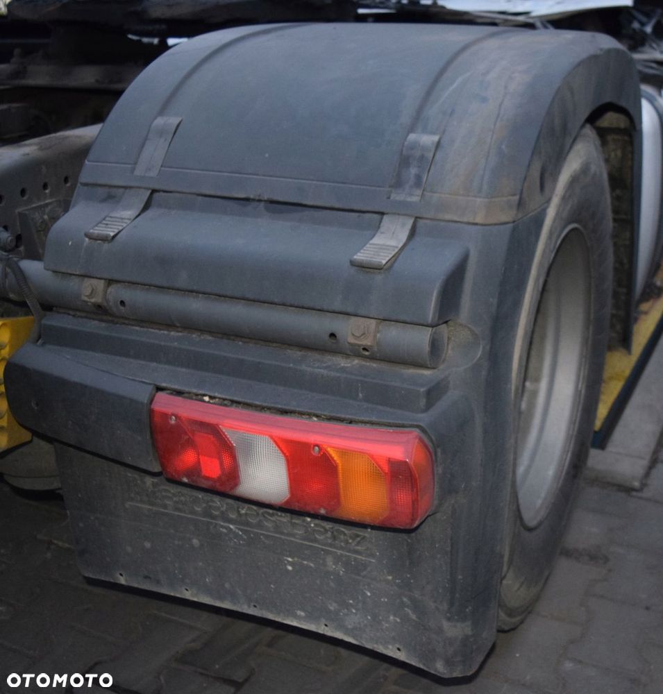 BŁOTNIK TYLNY PRAWY KOMPLETNY MERCEDES ACTROS MP4 - 1