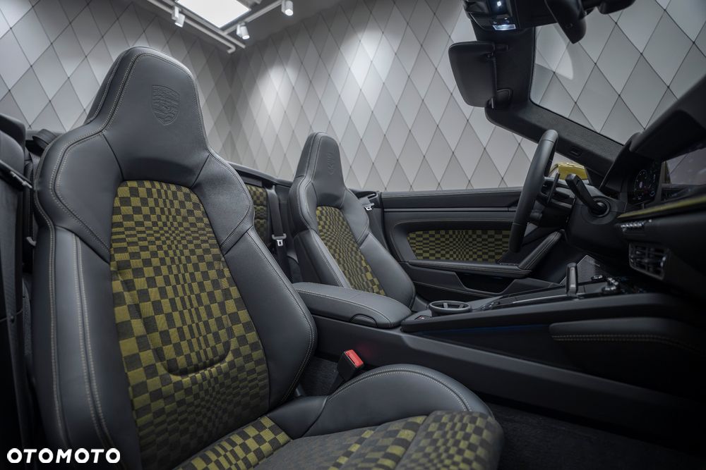 Porsche Carrera GT - 18