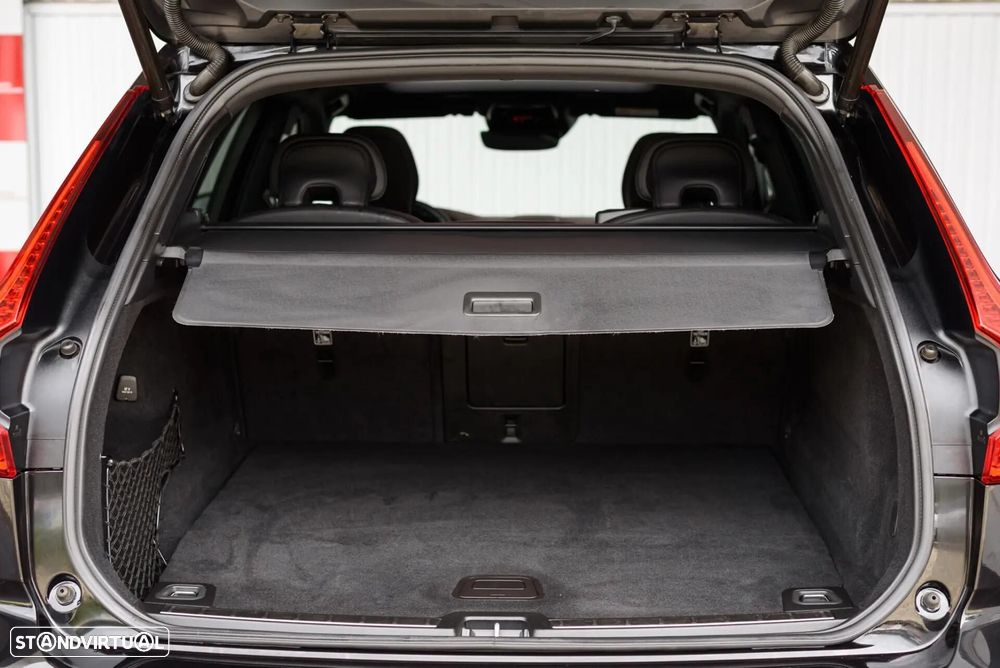 Volvo XC 60 2.0 T8 PHEV R-Design AWD - 19