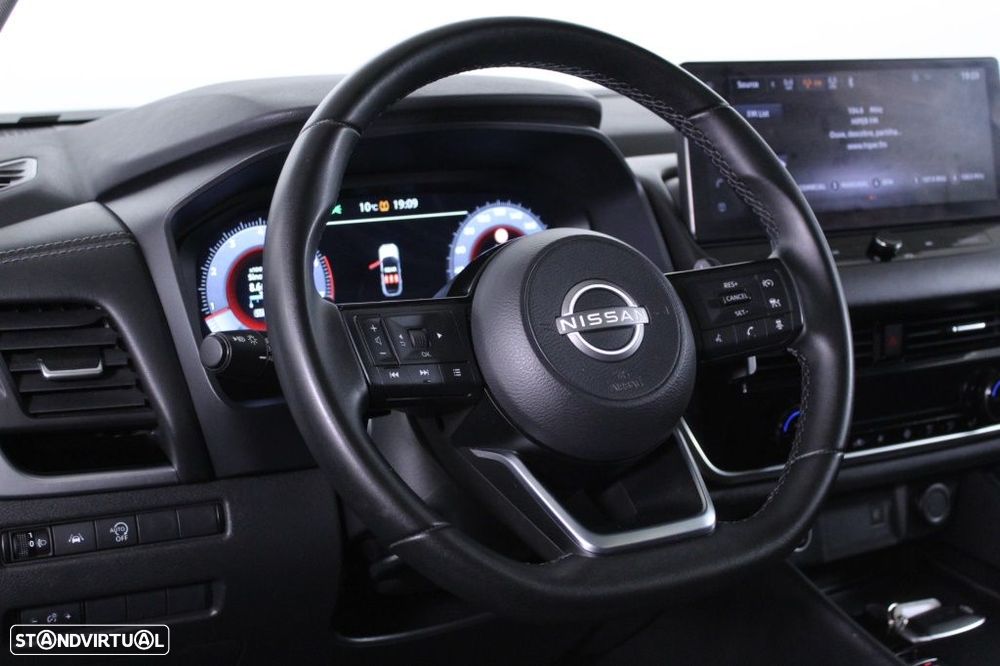 Nissan Qashqai 1.3 DIG-T N-Connecta LED+TT+SKY Xtronic - 21