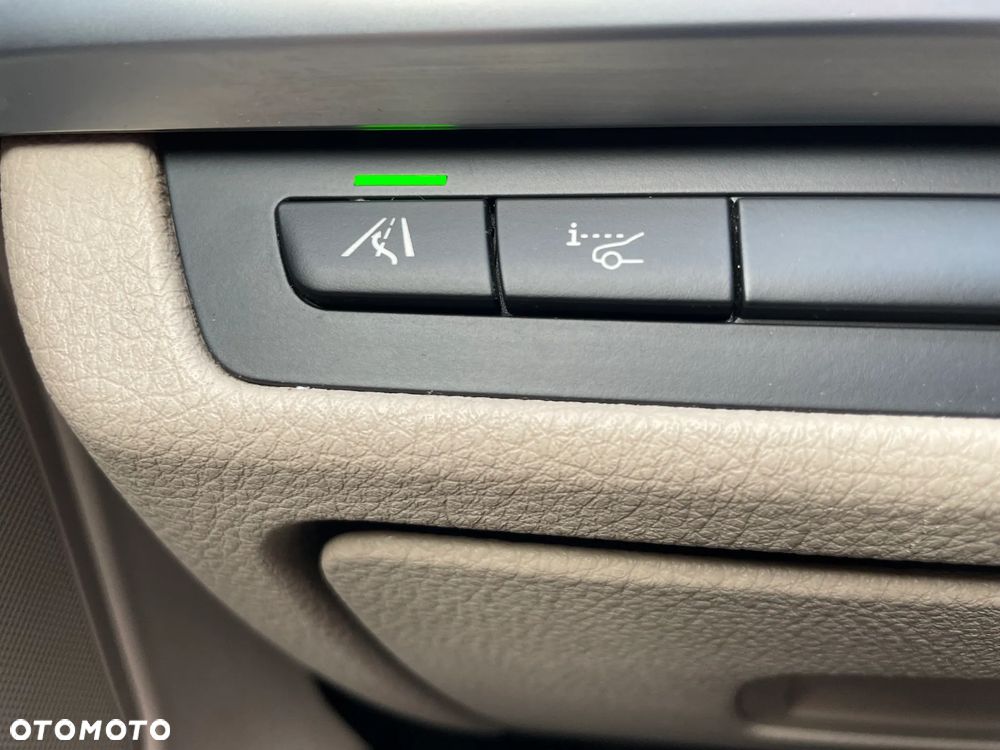 BMW Seria 7 750Li - 38