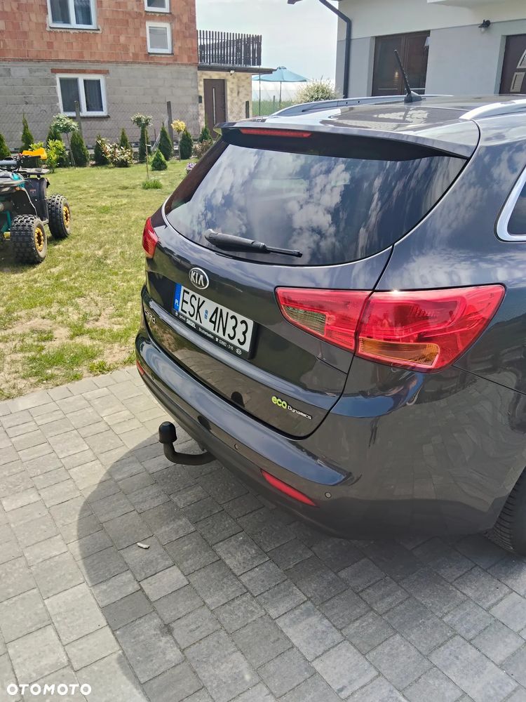 Kia Ceed 1.6 CRDi 128 Dream Team Edition - 4