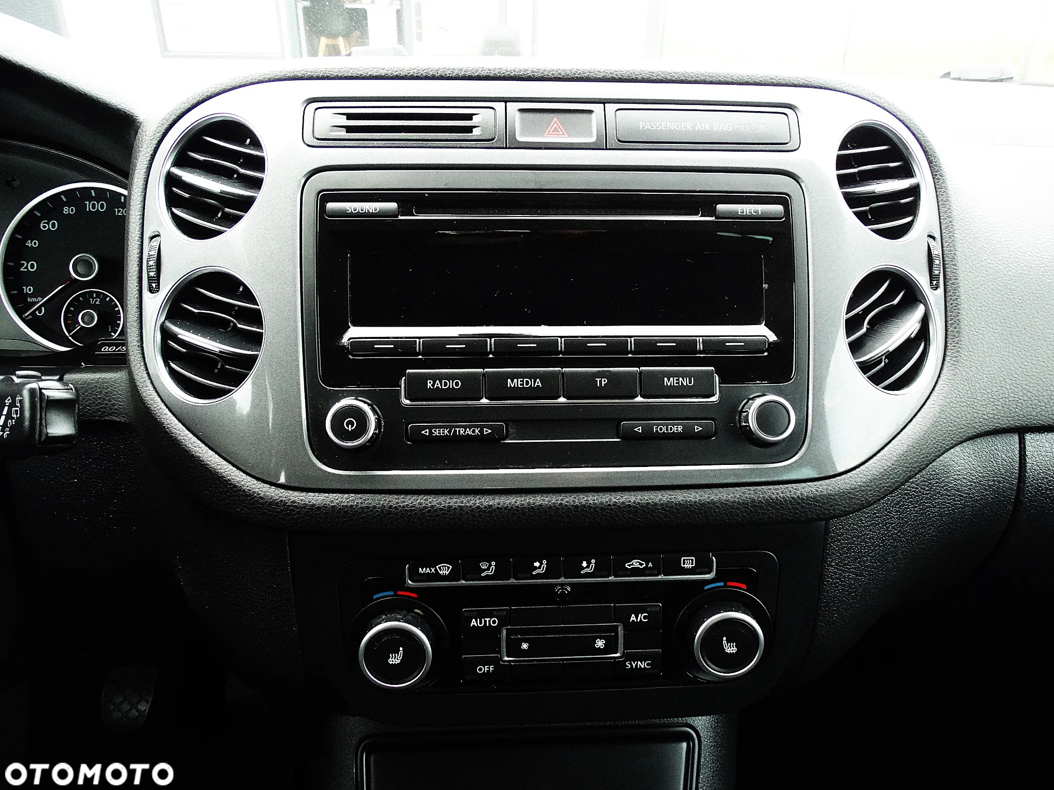 Volkswagen Tiguan 2.0 TDI DPF BlueMotion Technology Exclusive - 23