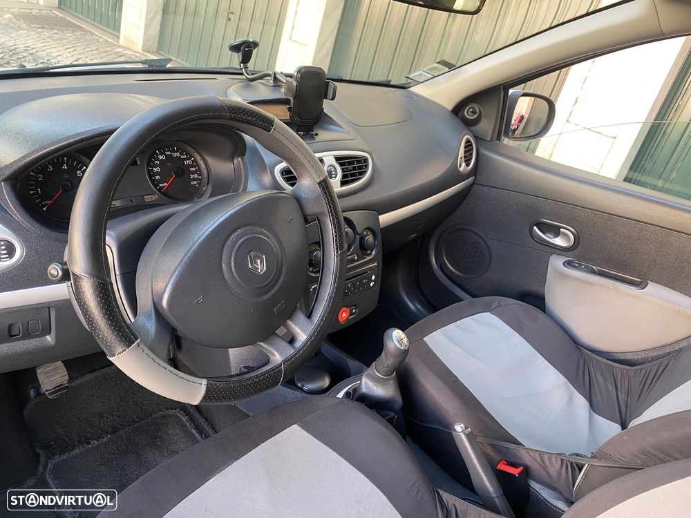 Renault Clio 1.2 16V Confort 130g - 7