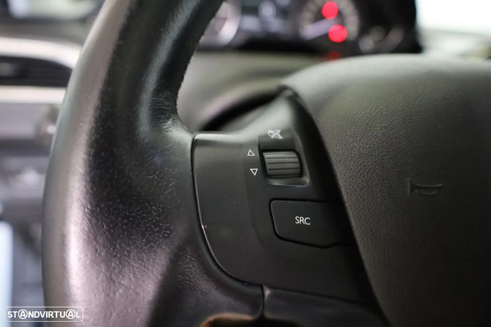 Peugeot 208 1.2 PureTech Allure EAT6 - 33