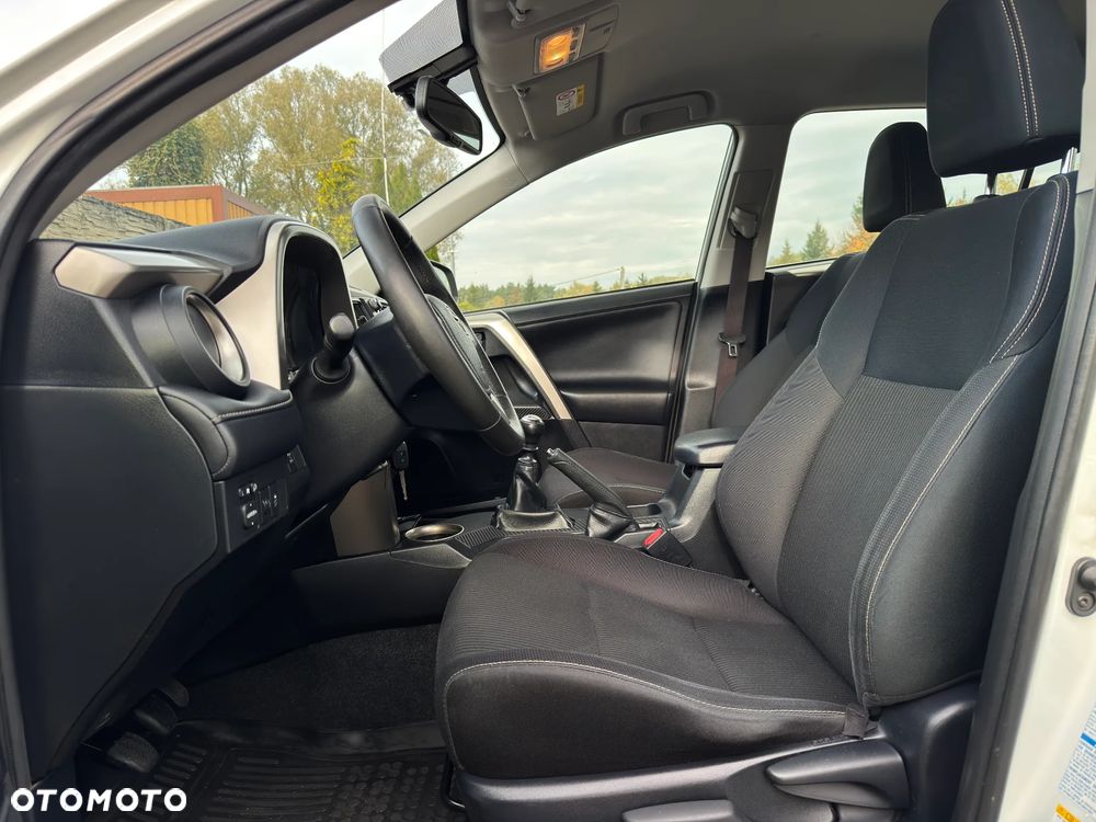 Toyota RAV4 2.0 D-4D Premium - 13