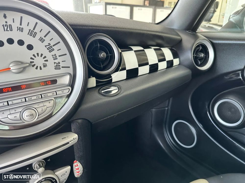 MINI 3 Portas Cooper D - 17