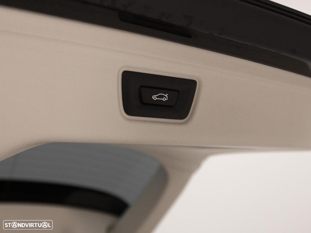 BMW 330 e Corporate Edition Auto — fotografia 15