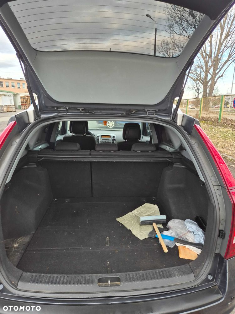 Kia Ceed - 8