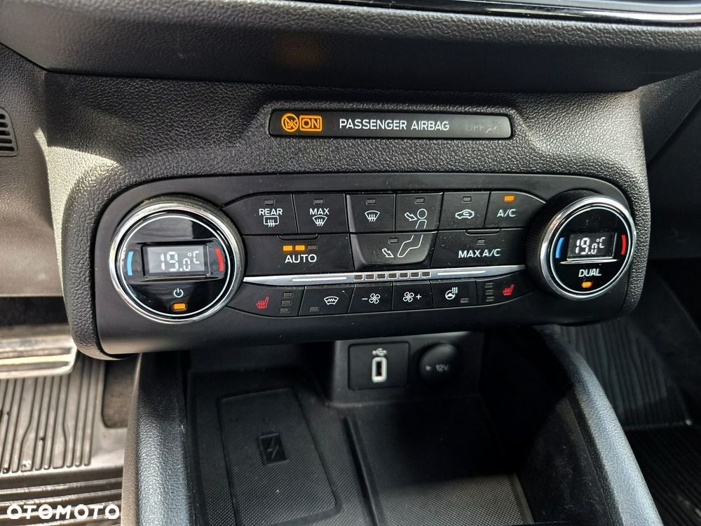 Ford Focus 1.5 EcoBoost ST-Line - 22