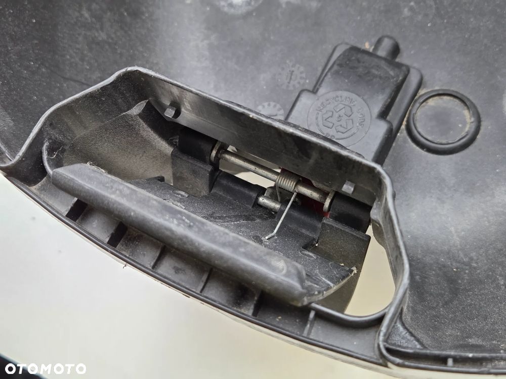 KUFER CENTRALNY  PEUGEOT VIVACITY SKUTER YAMAHA SUZUKI CPI - 16