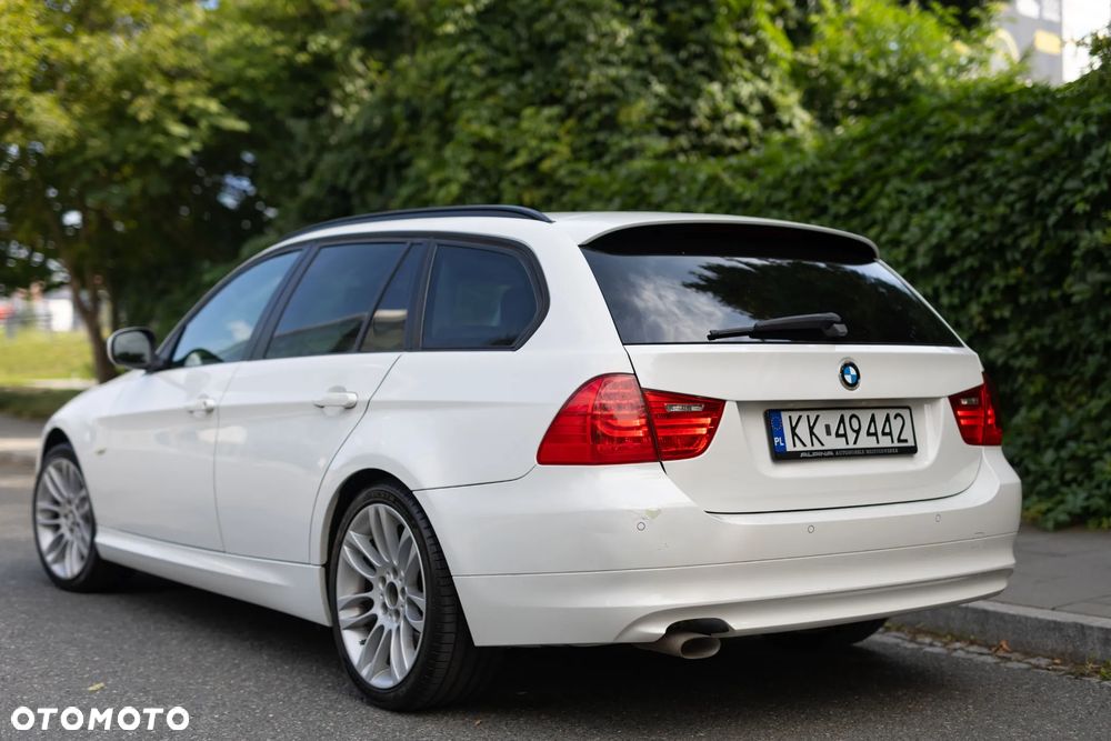 BMW Seria 3 318d DPF - 12