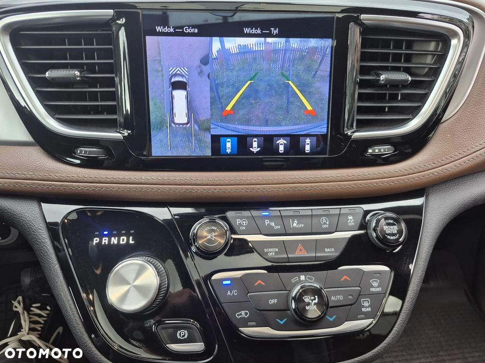Chrysler Pacifica - 28