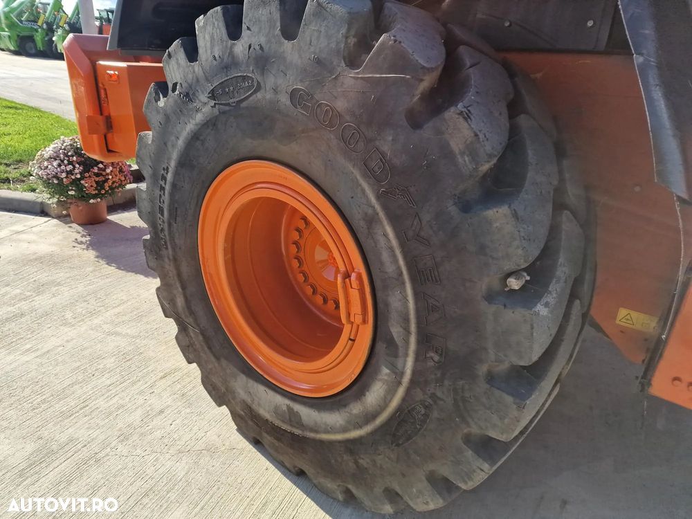 Hitachi ZW220, 2.140h, 8.833 km, CUPLA RAPIDA, CUPA 3,5mc, Masa operationala 20t, Anvelope Goodyear profil L5 90% ok, Gresare automata, VIRARE JOYSTICK, consum mediu 14,6l/h, an fabr 2020, camera spate, ridica la 4,2m,  CA NOU-PROMOTIE 119.900 EUR+Tva - 12
