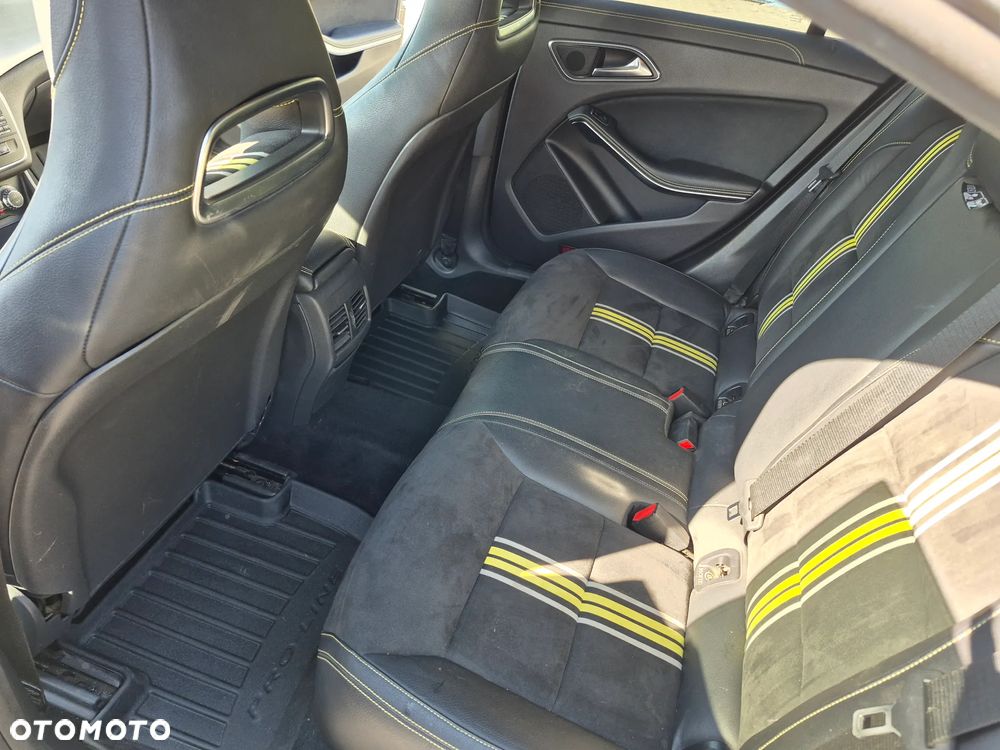 Mercedes-Benz CLA 250 7G-DCT - 12