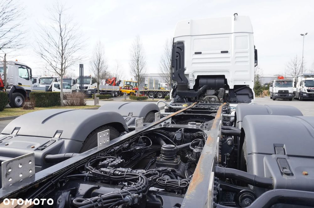 MAN TGX 35.580 8x4-4 / rama 830 cm / oś skrętna / 260 tys. km - 12
