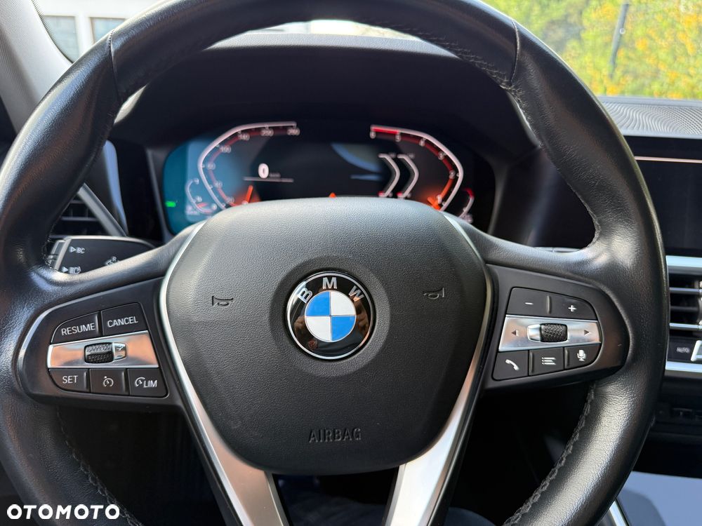 BMW Seria 3 320d Sport Line - 32